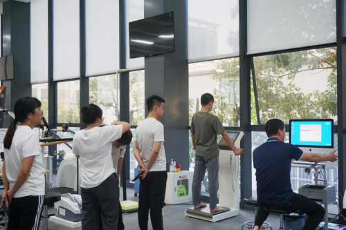 Pg电子：探店之舒华健身房特别在哪？(图2)