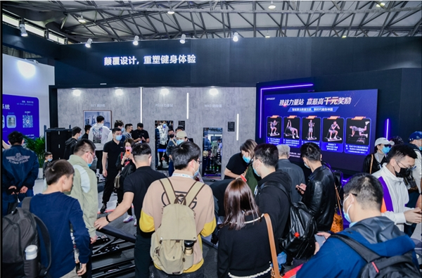 Pg电子平台：闪耀登场IWFGYMGEST源动智慧新品跑步机、力量站引爆健身热潮!(图3)
