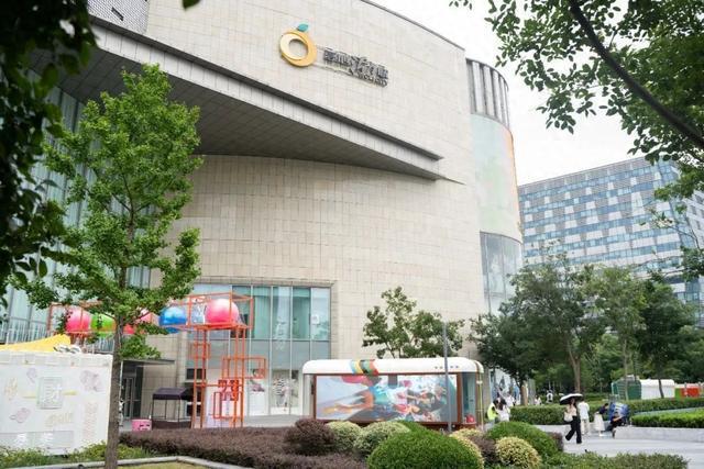 传递体育文化激发商业活力“移动的体育博物馆”再度进商圈