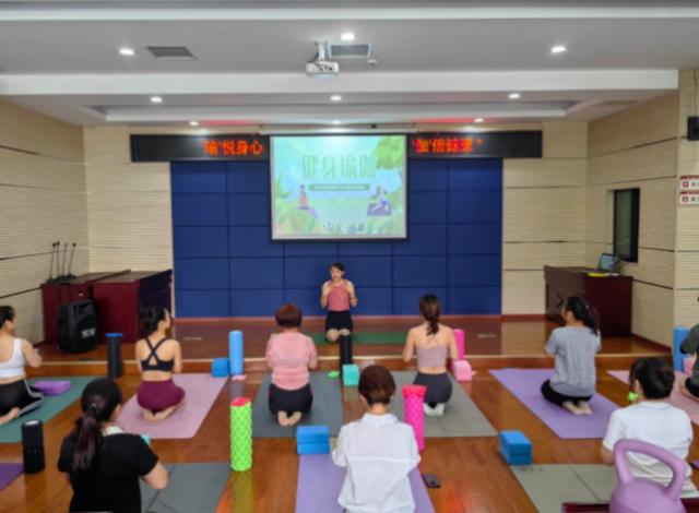 渝北·文明e起来｜重庆渝北区木耳镇：公益瑜伽进社区让你健康一“夏”
