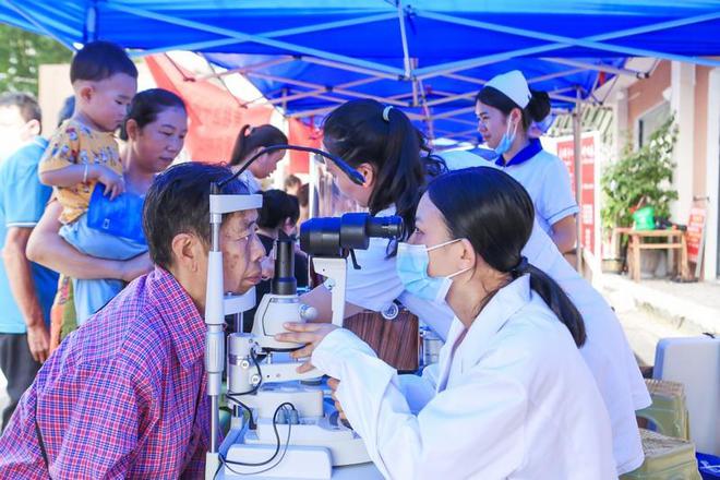 南明区云关乡：中医药服务进社区为群众健康“加码”(图3)