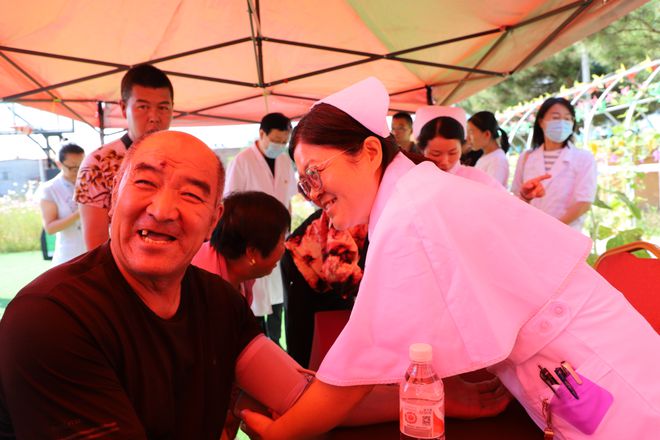 呼和浩特举行“预防疾病致残共享健康生活”义诊