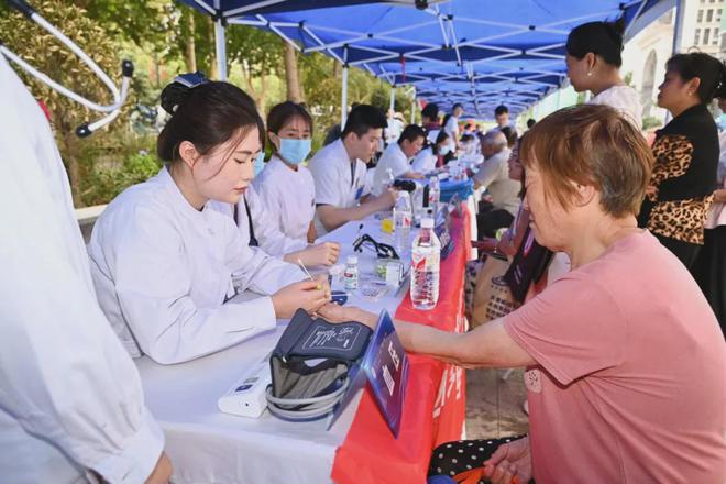 Pg电子网站：2024年西安市全民健康生活方式宣传月启动仪式在未央区举行(图2)