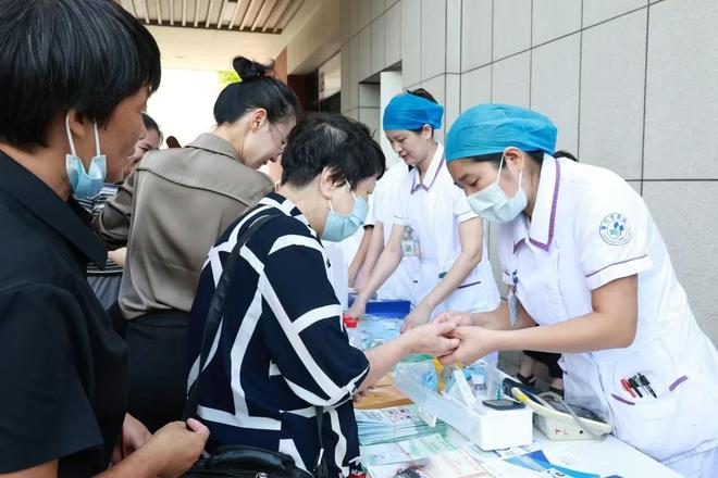 Pg电子平台：发出“爱晋江享健康”倡议2024年全民健康生活方式宣传月活动在晋江市医院举行(图3)
