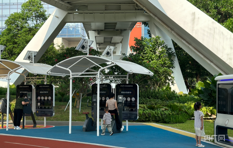 “刷脸”就能在公园里纪录自己的运动数据深圳市民：室外健身房太爽了(图3)