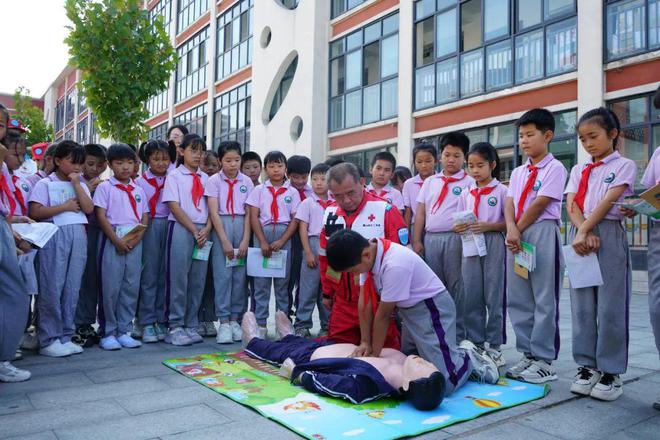 Pg电子平台：中国红十字基金会2024-2025年“生命教育·校园健康守护行动”走进河南(图2)