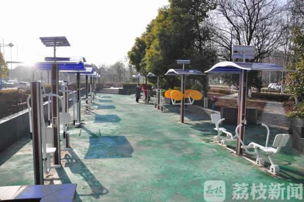 你家小区的健身器材该换啦！能“说话”、会“计数”的智能健身器材亮相泰州