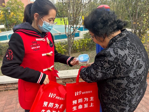 塘沽街道紫云东社区开展全民健康生活方式宣传活动(图4)