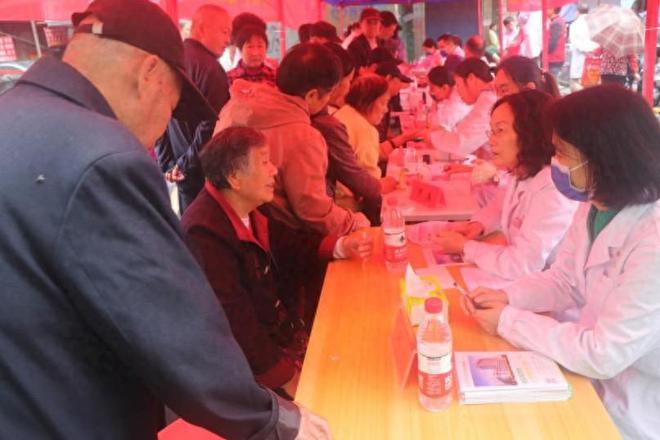 科学控糖助力健康生活！这场“联合国糖尿病日”义诊活动很暖心