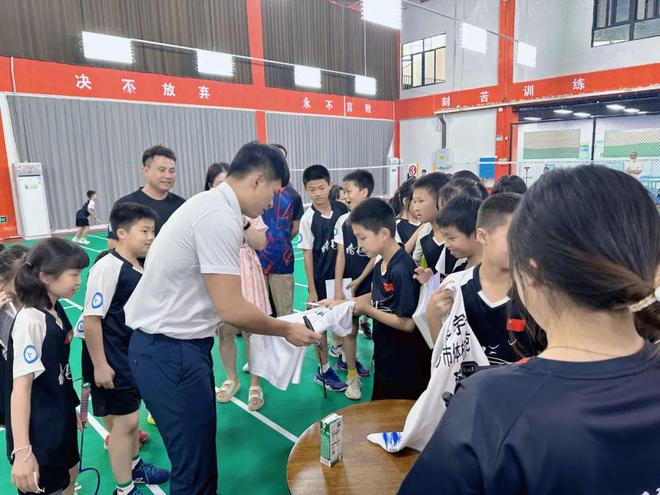 Pg电子：羽毛球不应成为贵族运动让每个人都享受它是我的使命！(图3)