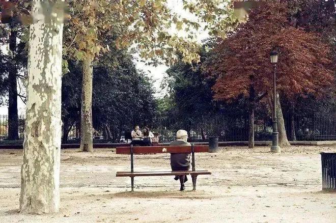 人到晚年当一个人不得不独居最好掌握三种生活方式很有用(图2)