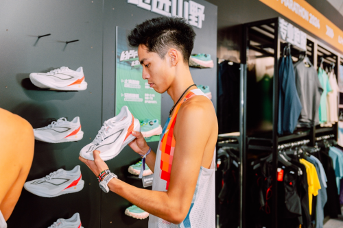 飞电5ELITE赛道首秀助力李宁签约运动员双城夺三冠(图7)