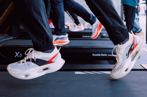 飞电5ELITE赛道首秀助力李宁签约运动员双城夺三冠(图9)