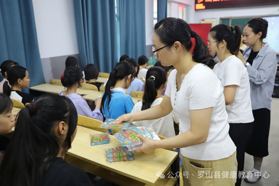 Pg电子网站：罗山县健康教育大讲堂之“健康生活方式素养”走进周党一中(图2)