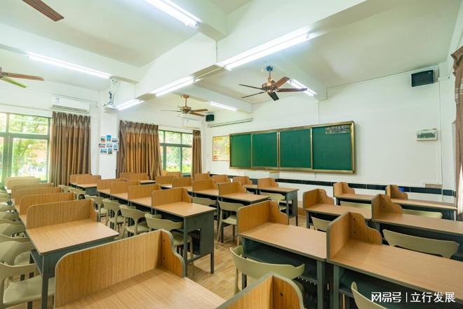 广州中考复读学校：家长如何跟青春期孩子相处？