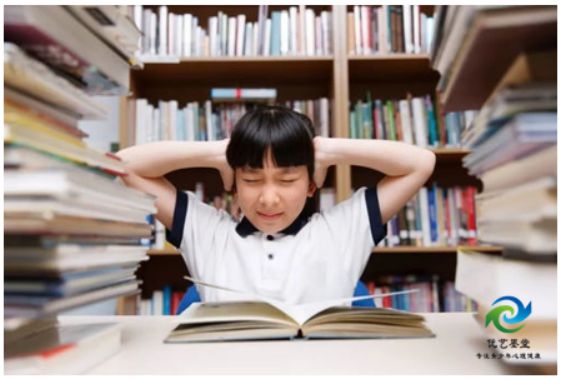 优艺墨堂心理咨询「提醒」小心抑郁在袭击孩子家长警惕这些信号