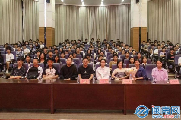 【心理讲座】泉州神和医院心理咨询师助力大一新生健康启航(图3)