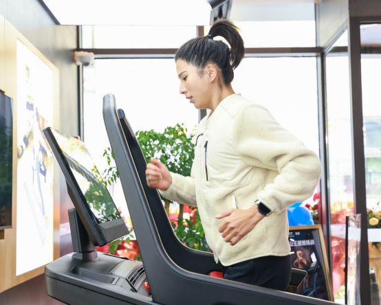 打造运动健身设备新标杆首家iFIT爱康智能健身设备体验中心落子(图2)