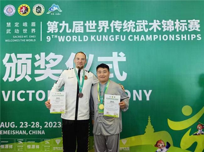 简橙教育平台：武当三丰太极传人薛精医华带领中老年群体打开健康新方式(图3)