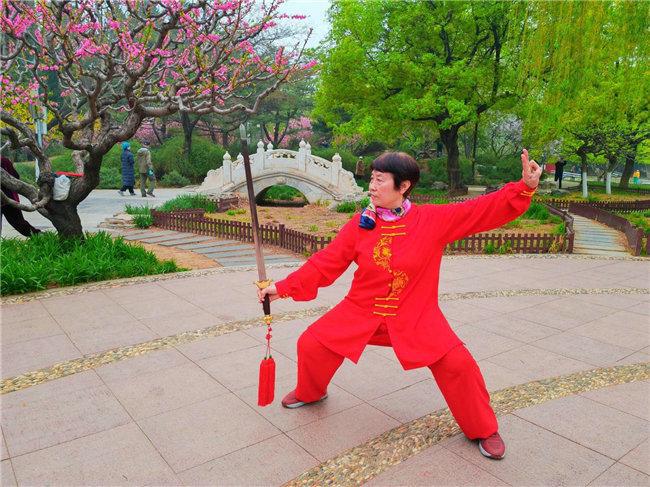 简橙教育平台：武当三丰太极传人薛精医华带领中老年群体打开健康新方式(图5)