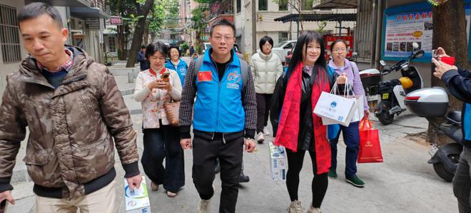 春风送暖护银龄科技传情话健康流花街元宵开展高龄老人关爱行动(图5)