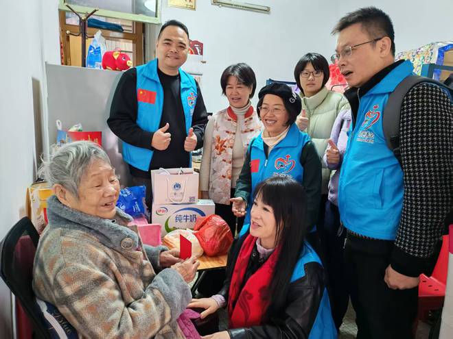 春风送暖护银龄科技传情话健康流花街元宵开展高龄老人关爱行动(图6)