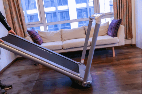 亿健精灵Ari智能跑步机小空间也能有时尚范儿(图2)