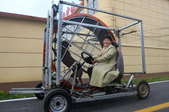 狗狗精力旺盛！滕州牛人自制“狗狗跑步机”爆红网络