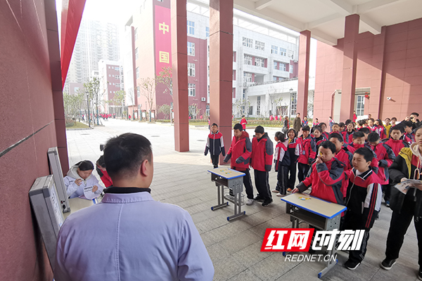 关注中学生用眼健康2019健康中国行走进衡阳青春校园(图2)