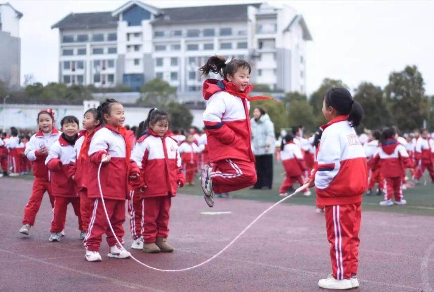 Pg电子：腰围太大体重超重？国家卫健委喊你“减肥”了(图2)