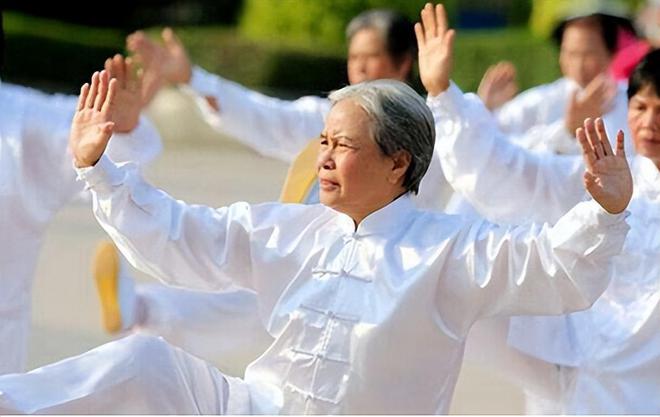 Pg电子平台：人到晚年如果一个人独居学会这4种生活方式让晚年更幸福(图8)