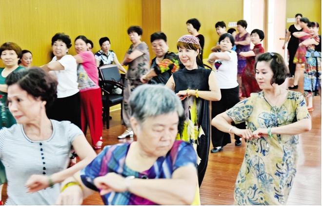 Pg电子平台：人到晚年如果一个人独居学会这4种生活方式让晚年更幸福(图7)