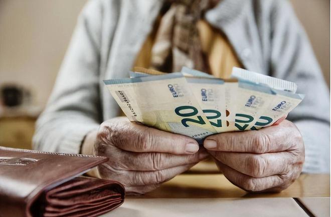 Pg电子平台：人到晚年如果一个人独居学会这4种生活方式让晚年更幸福(图16)