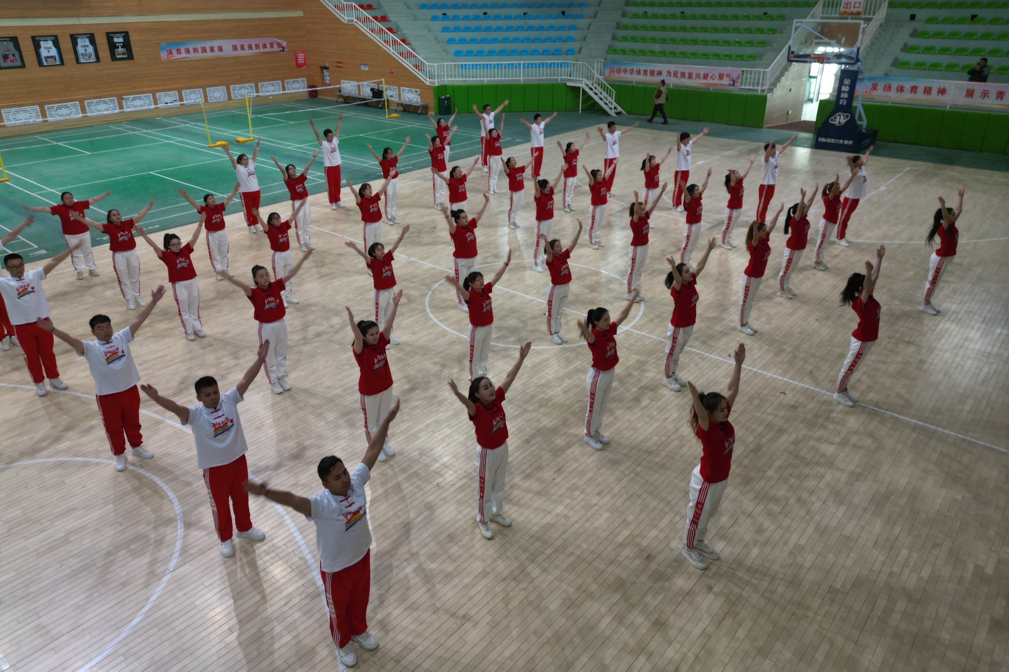 Pg电子平台：若羌县举办“健康生活活力工会”全民健身广播操比赛(图2)