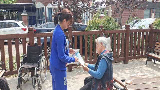 安阳市文峰区东关街道育才东社区：开展健康知识宣传活动