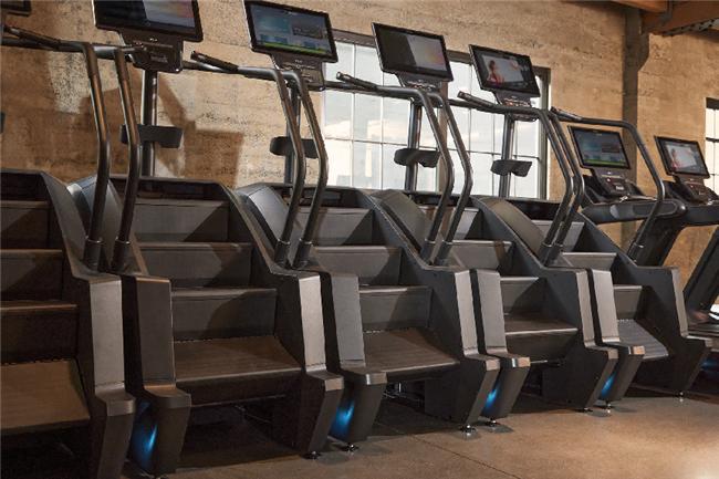 Precor必确商用楼梯机：健身房中的高效有氧训练利器