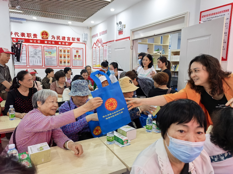 Pg电子网站：海昌社区党支部开展健康素养巡讲活动进社区“每天少一点（盐油糖）健康生活“味”你而来”(图3)