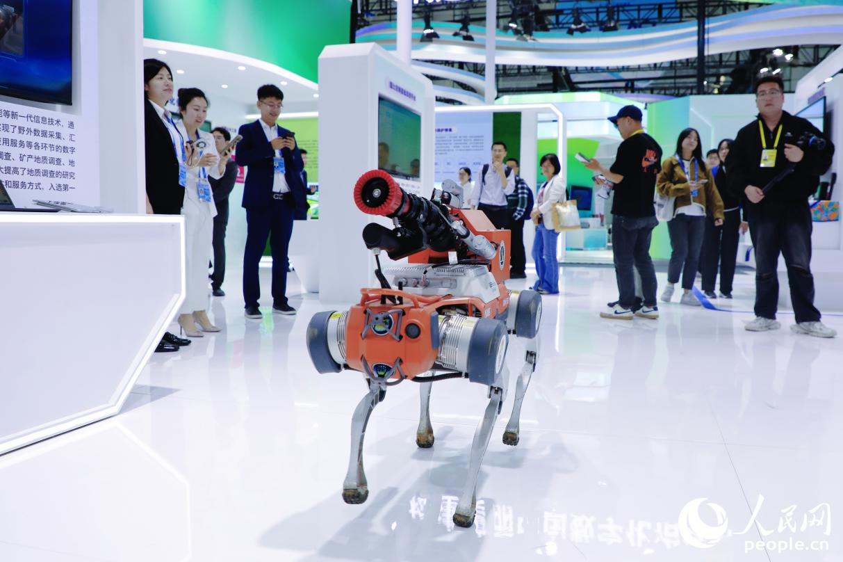 Pg电子网站：机器人“组团”来参展众多“黑科技”解锁人机共生新图景(图5)