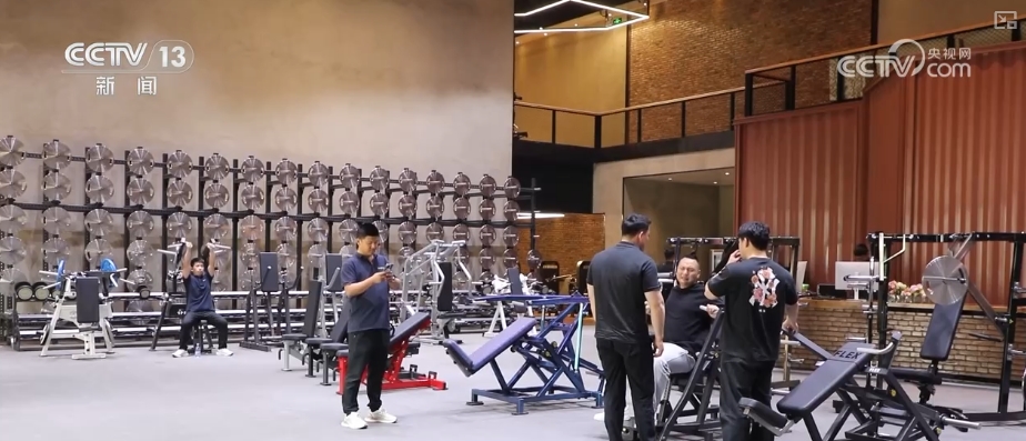 央视《朝闻天下》关注山东宁津：小县城“炼”就健身器材大产业(图15)