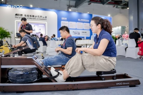 科技驱动·创新向上YPOO易跑携硬核星品闪耀2025中国体博会(图8)