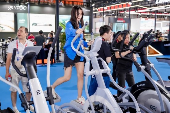 科技驱动·创新向上YPOO易跑携硬核星品闪耀2025中国体博会(图7)