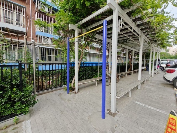 Pg电子：社区健身器怎么都成了“压腿神器”(图3)