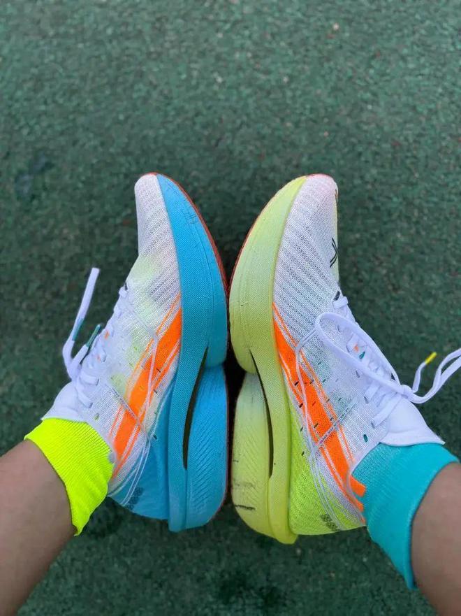 颠覆你的速度：特步160X60跑鞋助你破个人纪录！(图8)