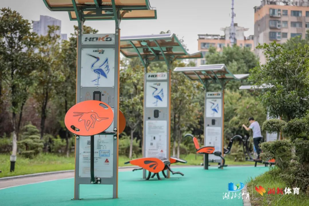 二代智能健身器材来到家门口