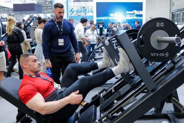 Pg电子平台：让世界看见中国智造实力：舒华体育震撼亮相德国FIBO2025(图4)