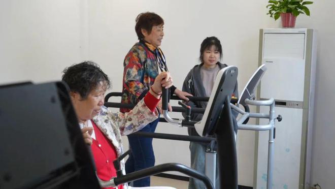 设备全还免费！专属“银发族”的健身房上新啦(图1)