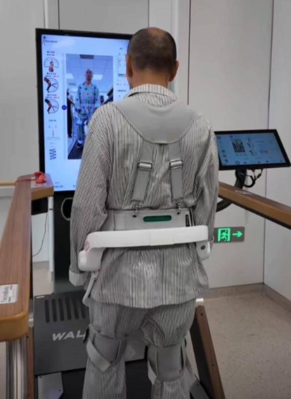 Pg电子：浙江一医院引入外骨骼机器人助力患者康复训练(图3)