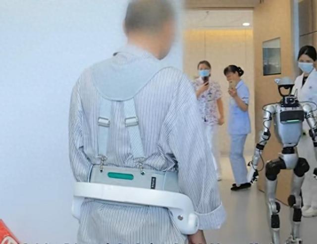Pg电子：浙江一医院引入外骨骼机器人助力患者康复训练(图1)