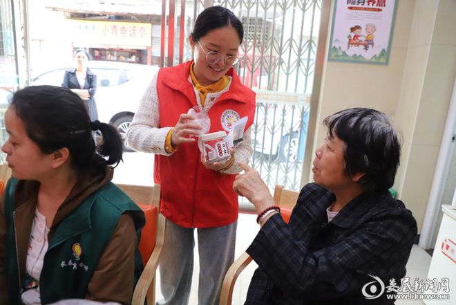 Pg电子平台：娄底市开展“减油减盐”进社区宣传活动助力健康生活方式普及(图5)