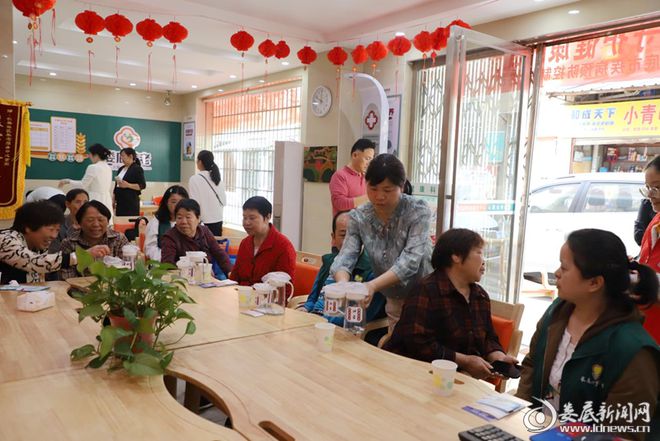 Pg电子平台：娄底市开展“减油减盐”进社区宣传活动助力健康生活方式普及(图6)